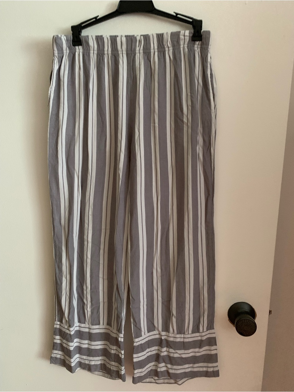 Tahari ,Women's Gray and White Striped Wide-Leg 3/4 length light Pants